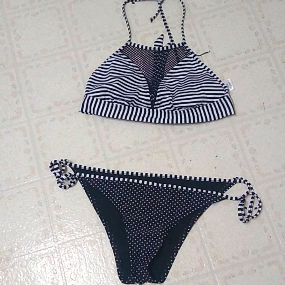 Black and white striped Mossbikini suit size Large